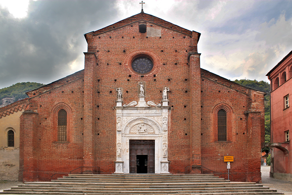 1 _ Revello - Collegiata di Santa Maria Assunta - facciata.jpg